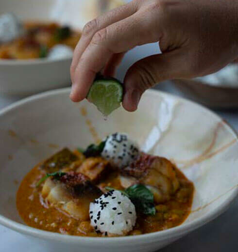 Guiso de Pescado, Habichuelas Blancas y Bolitas de Arroz Jazmín